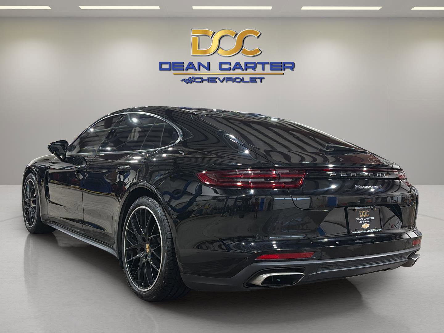 Used 2017 Porsche Panamera 4 image 3