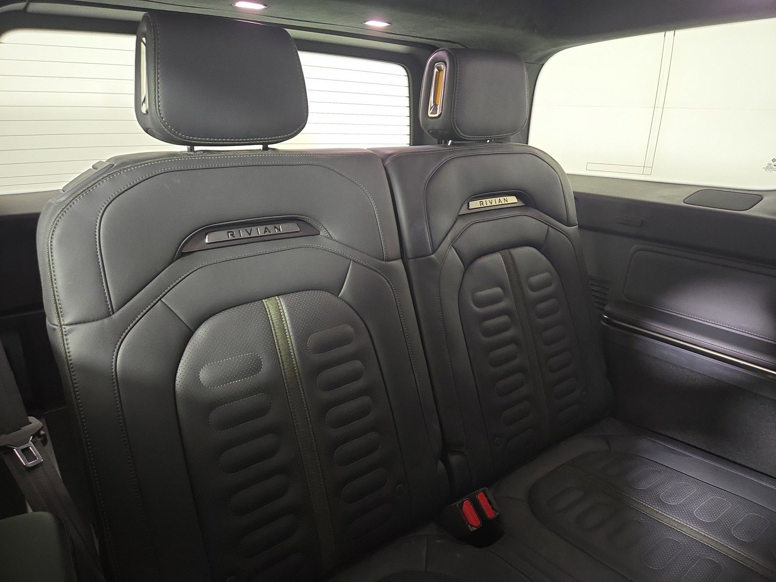 Used 2022 Rivian R1S Launch Edition image 25