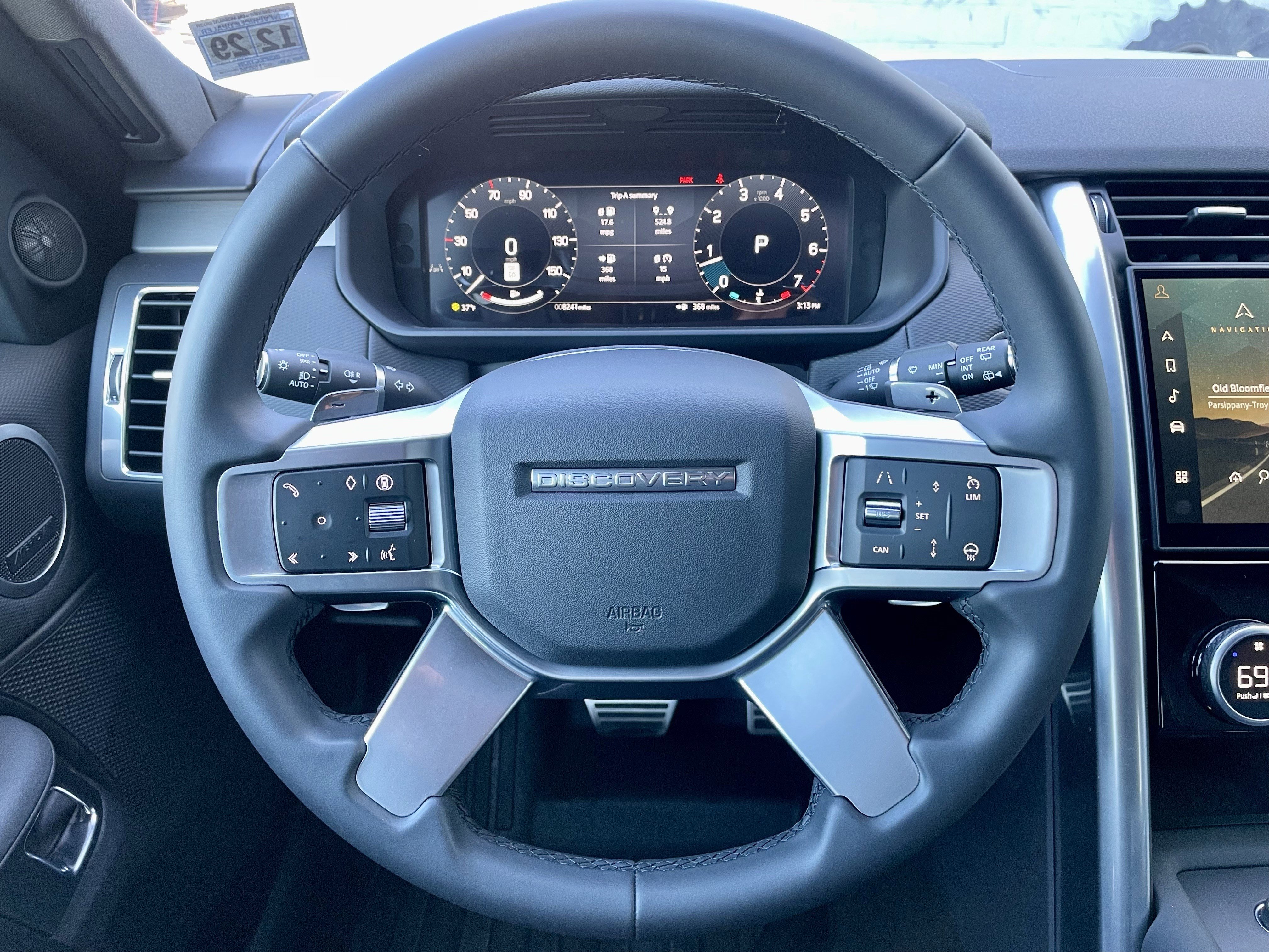 Certified 2024 Land Rover Discovery Dynamic SE image 21