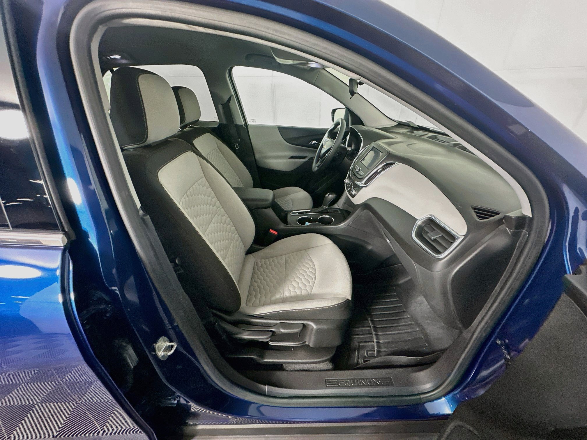 Used 2020 Chevrolet Equinox LT FWD image 28