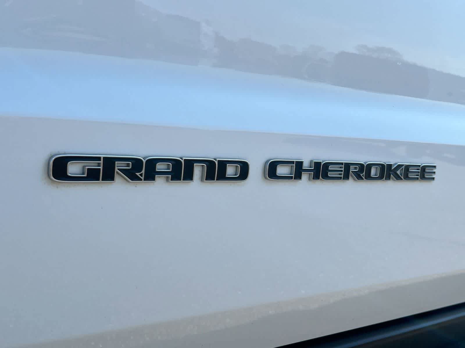 Used 2021 Jeep Grand Cherokee Laredo AWD/4WD image 13