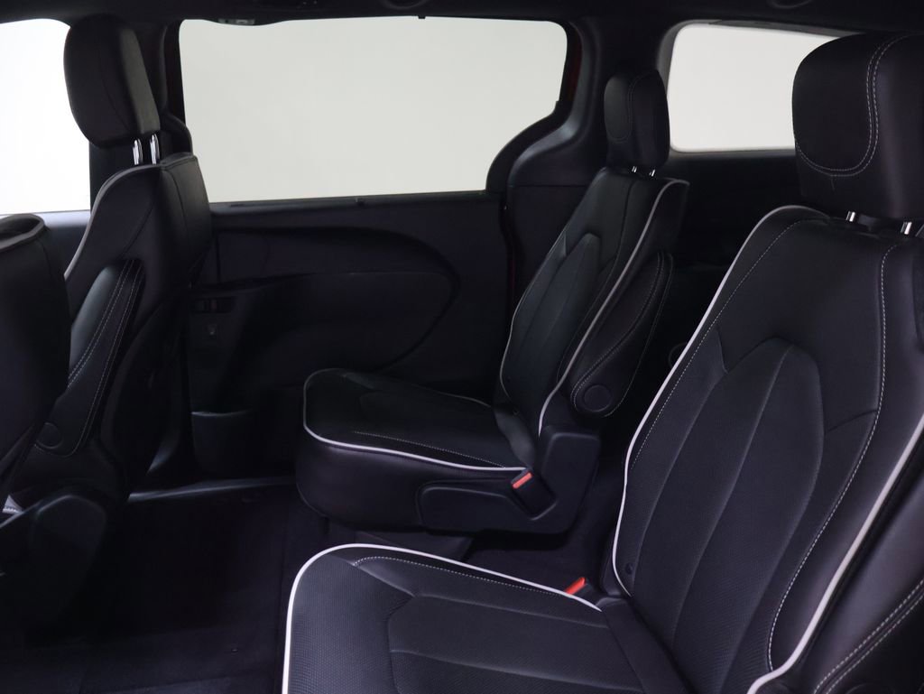 New 2027 Chrysler Pacifica Limited AWD/4WD image 9