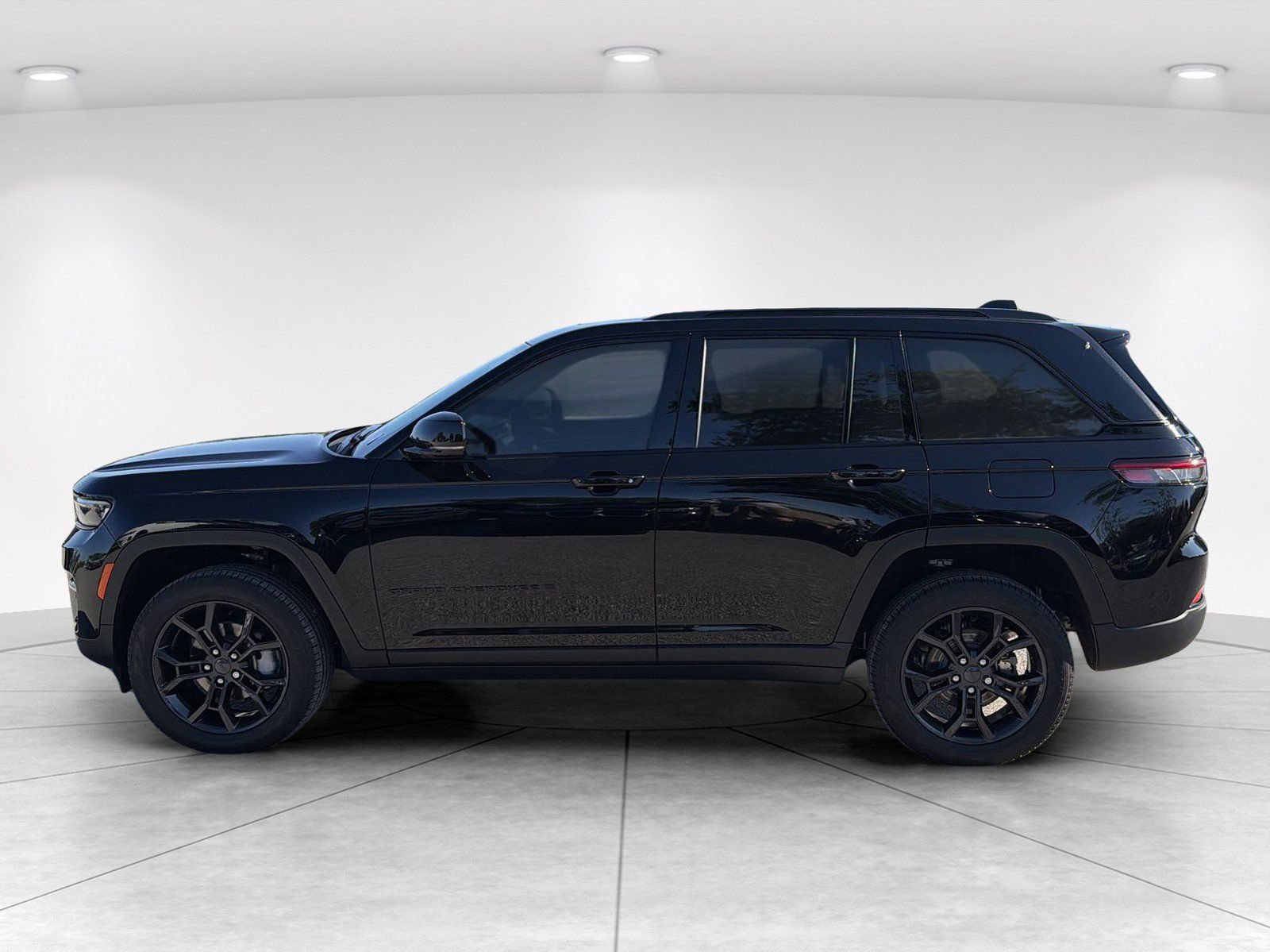 Used 2025 Jeep Grand Cherokee Limited AWD/4WD image 7