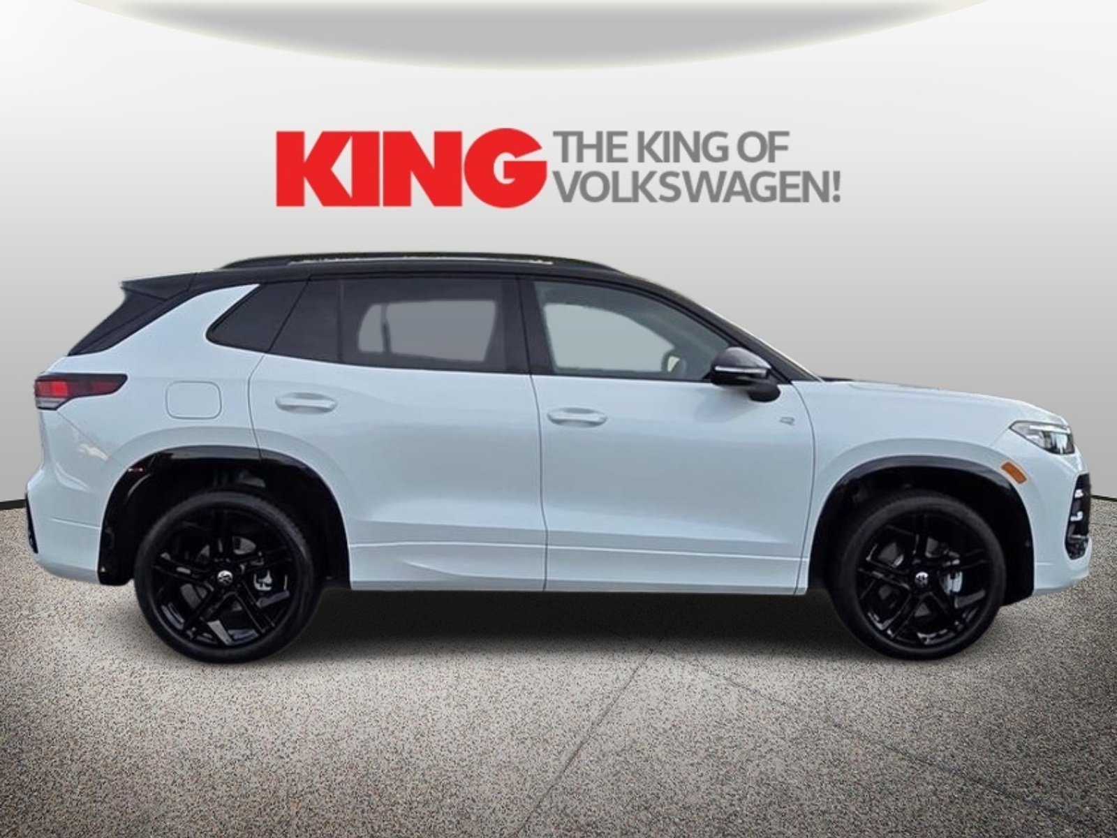 New 2026 Volkswagen Tiguan SE R-Line AWD/4WD image 2