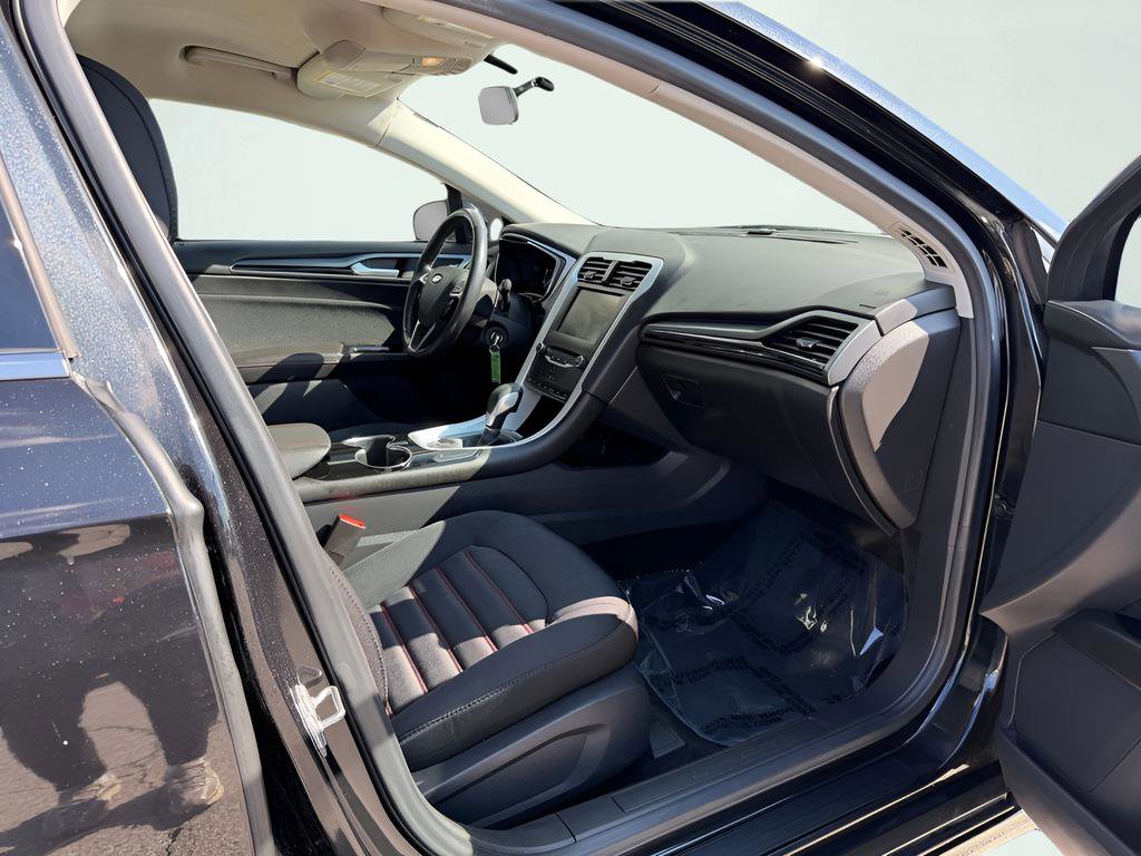 Used 2014 Ford Fusion SE image 32