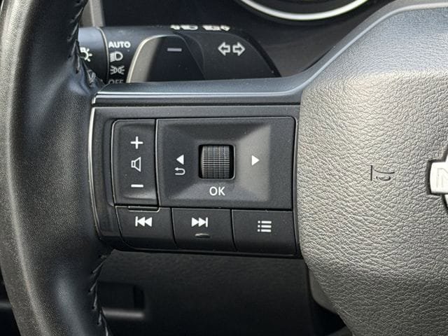 Used 2025 Nissan Rogue SV AWD/4WD image 13