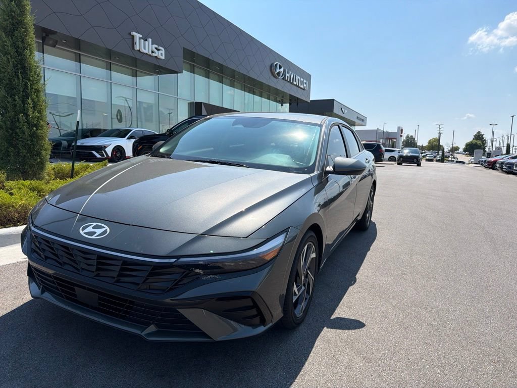 Certified 2026 Hyundai Elantra Limited FWD image 2