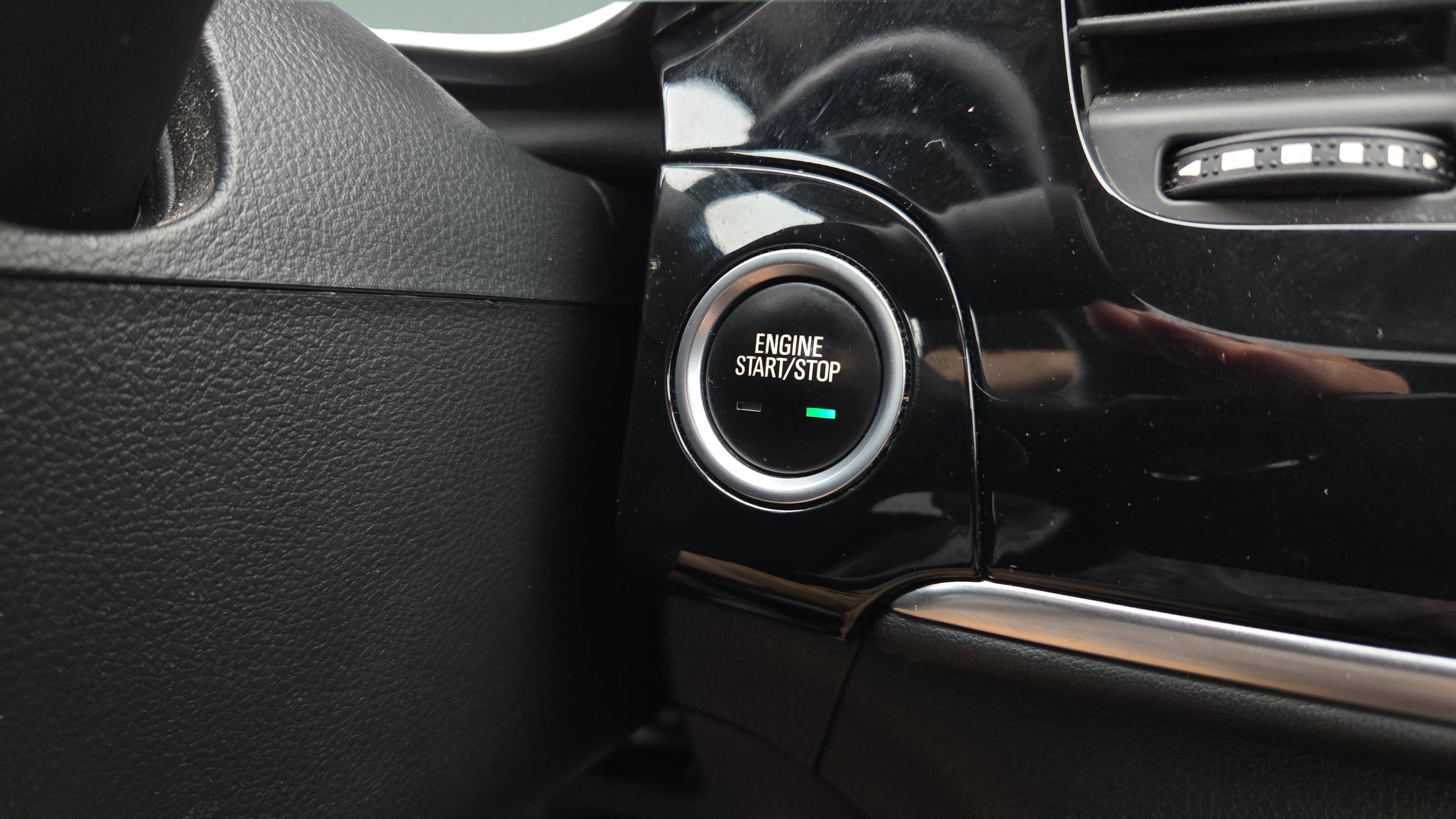 Used 2018 Buick Encore Essence FWD image 25