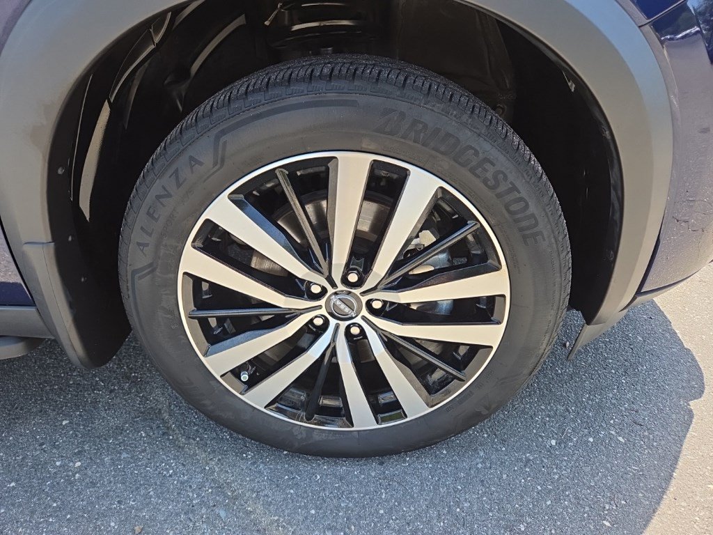 Used 2024 Nissan Pathfinder Platinum w/ Cargo Package FWD image 9