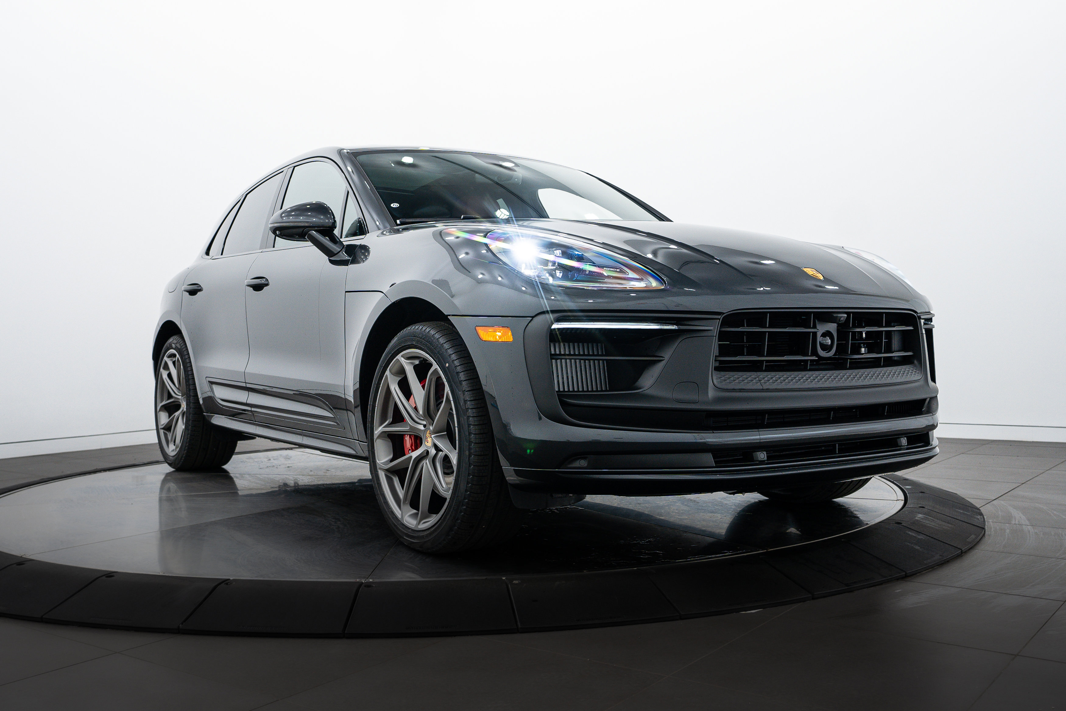 New 2025 Porsche Macan GTS image 9