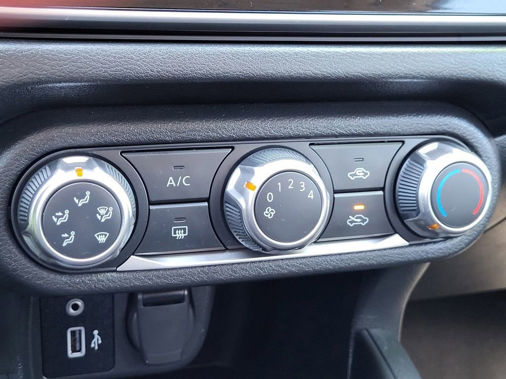 Used 2025 Nissan Versa S FWD image 14