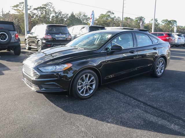 Used 2017 Ford Fusion SE FWD image 4