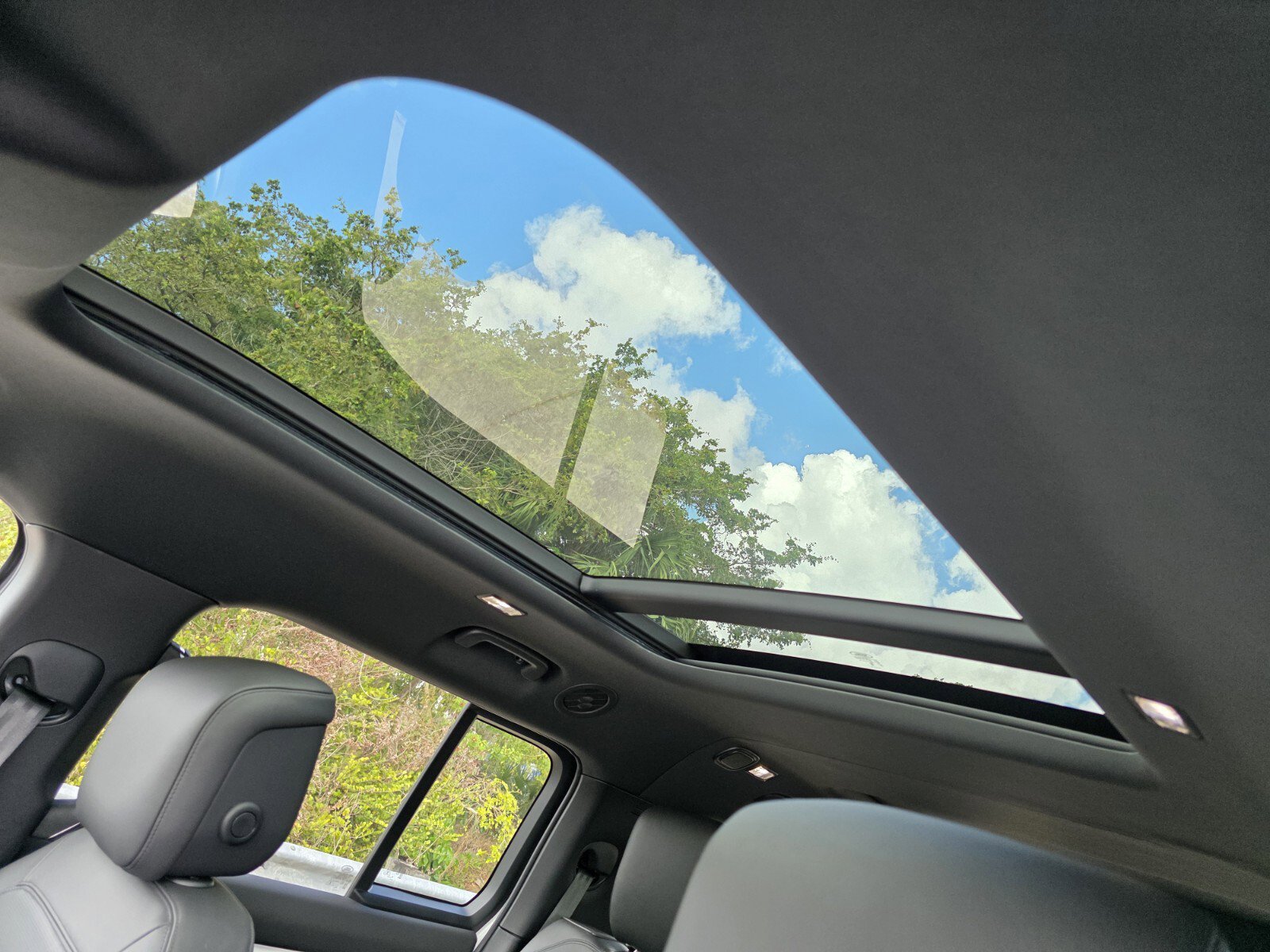 Used 2026 Land Rover Defender 130 S image 12