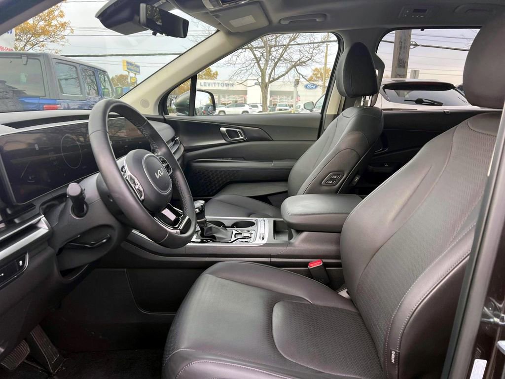 Used 2025 Kia Carnival SX Prestige image 16