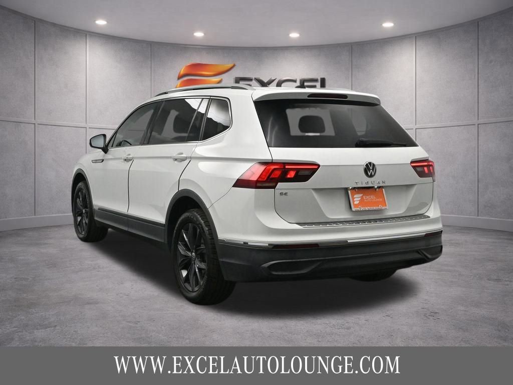 Used 2022 Volkswagen Tiguan SE w/ Panoramic Sunroof Package FWD image 5