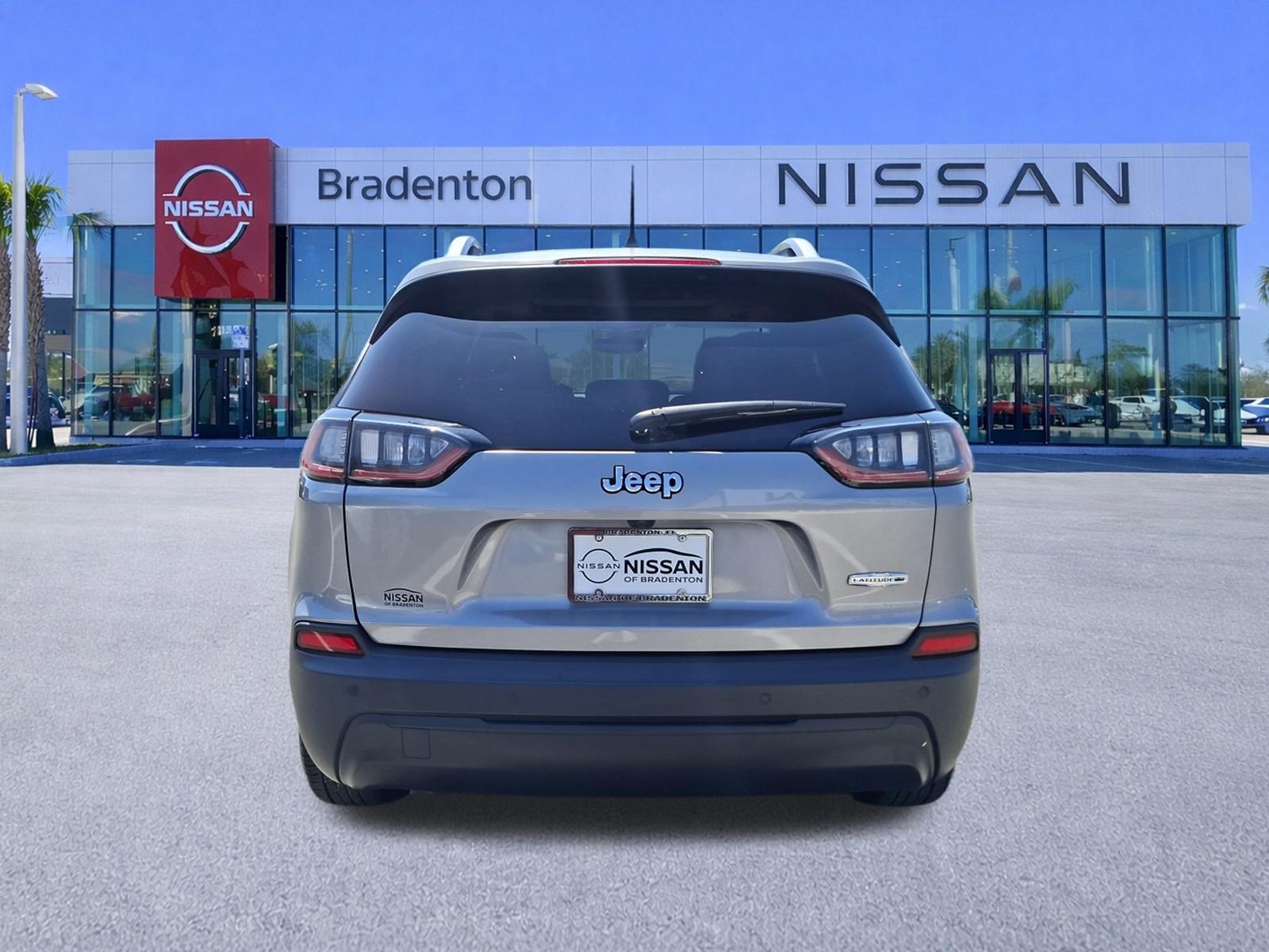 Used 2021 Jeep Cherokee Latitude Plus w/ Sun & Sound Group FWD image 6