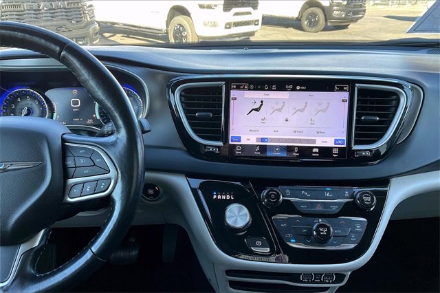Used 2021 Chrysler Pacifica Touring-L image 6