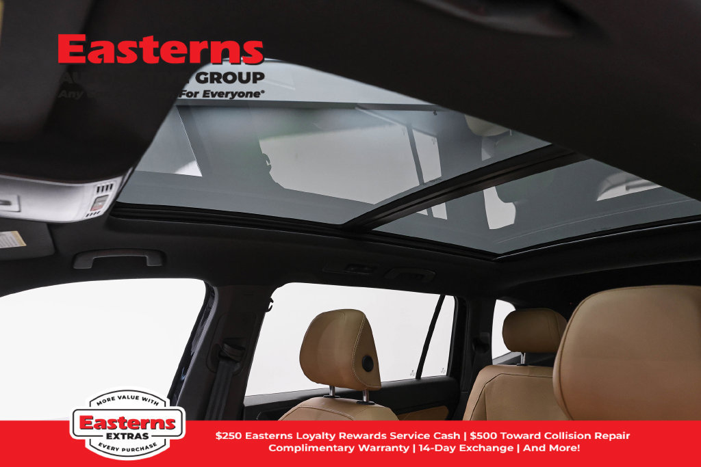 Used 2023 Volkswagen Tiguan SE AWD/4WD image 34