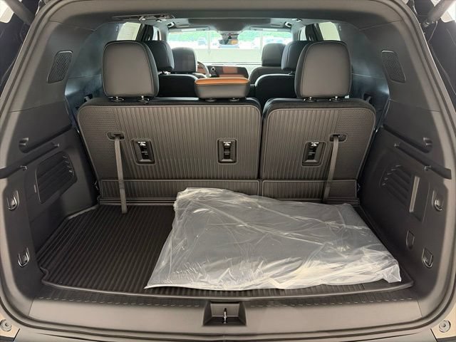 New 2027 Chevrolet Traverse Z71 w/ Enhanced Driving Package AWD/4WD image 16