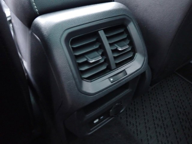 Used 2022 Volkswagen Tiguan SE image 19