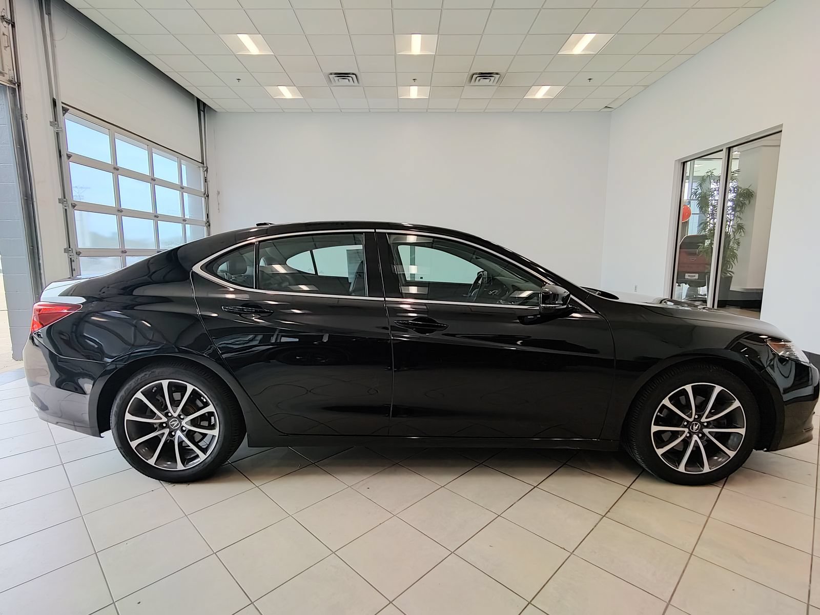 Used 2015 Acura TLX w/ Technology Package AWD/4WD image 2