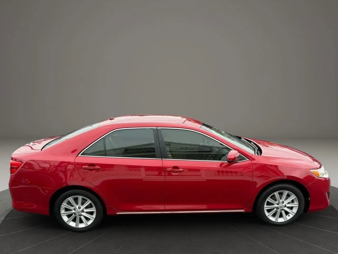 Used 2014 Toyota Camry XLE FWD image 7