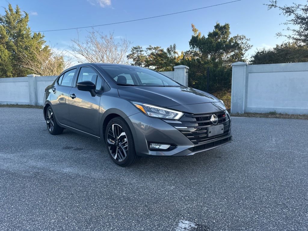 Used 2024 Nissan Versa SR image 3