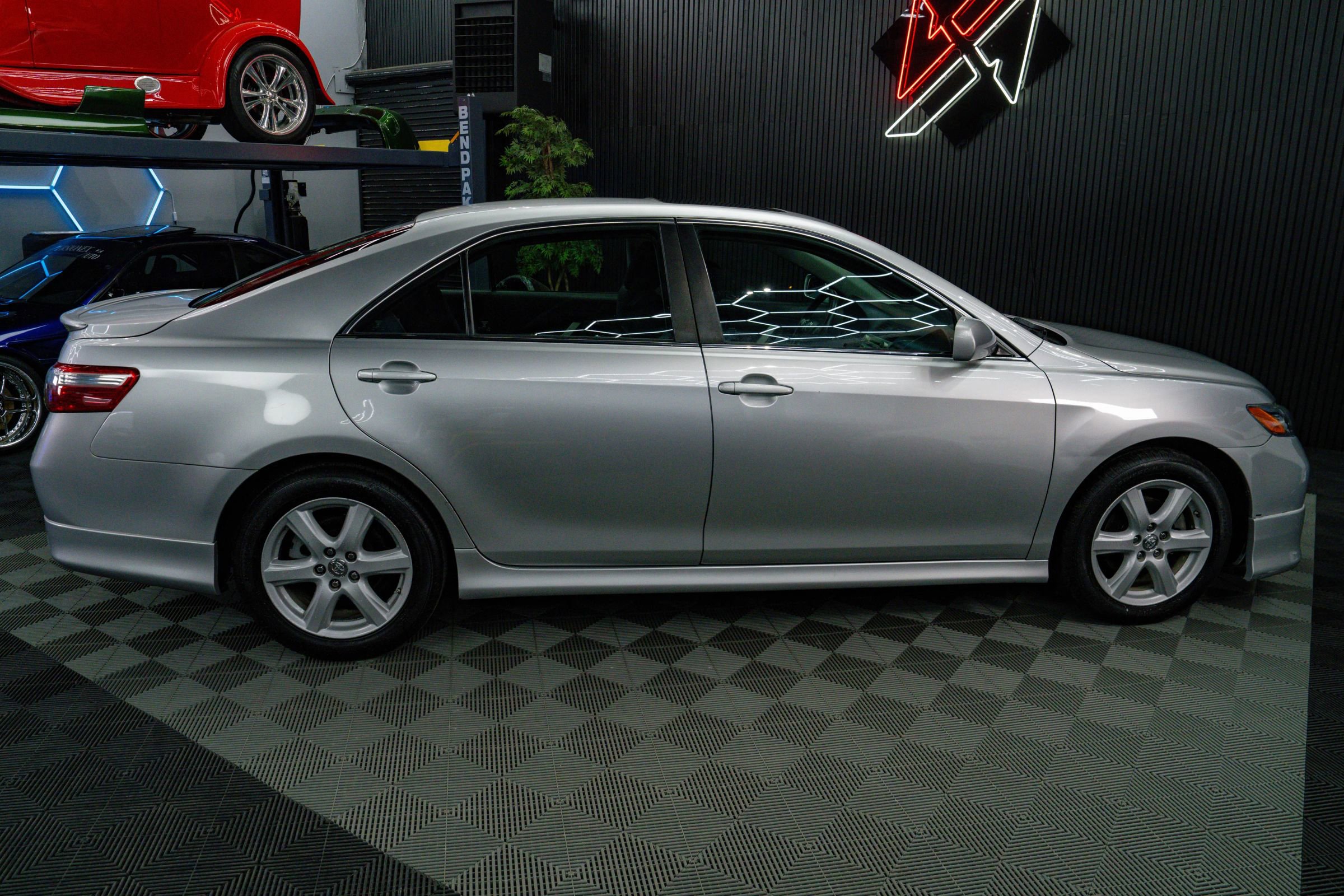 Used 2009 Toyota Camry SE FWD image 19