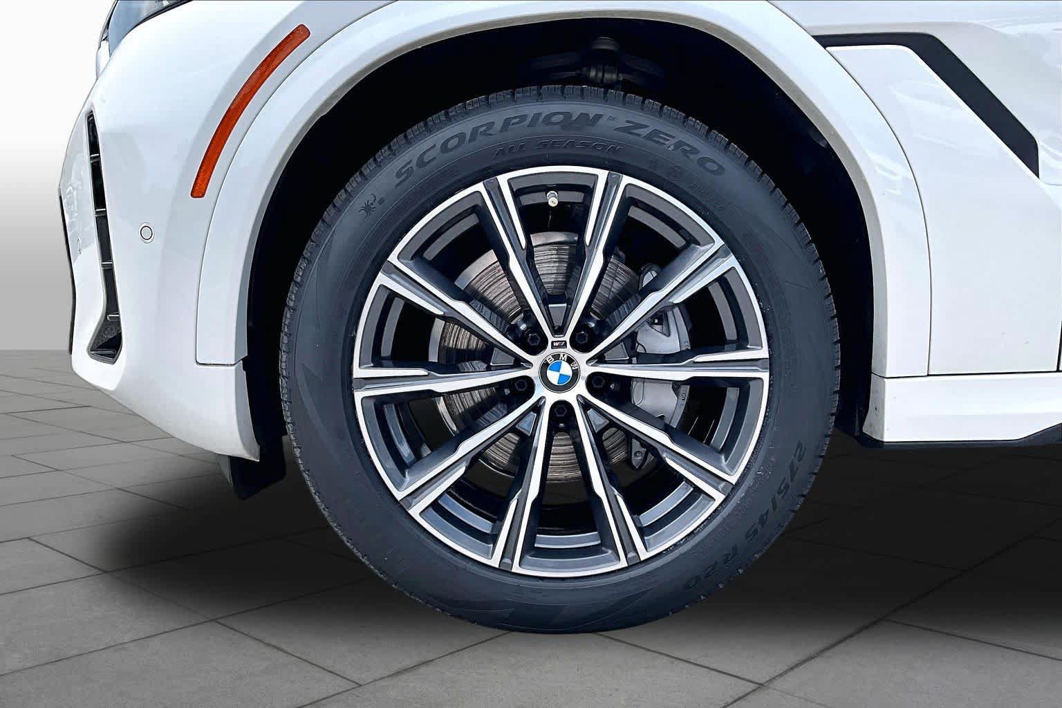 Used 2024 BMW X6 xDrive40i w/ Executive Package AWD/4WD image 11