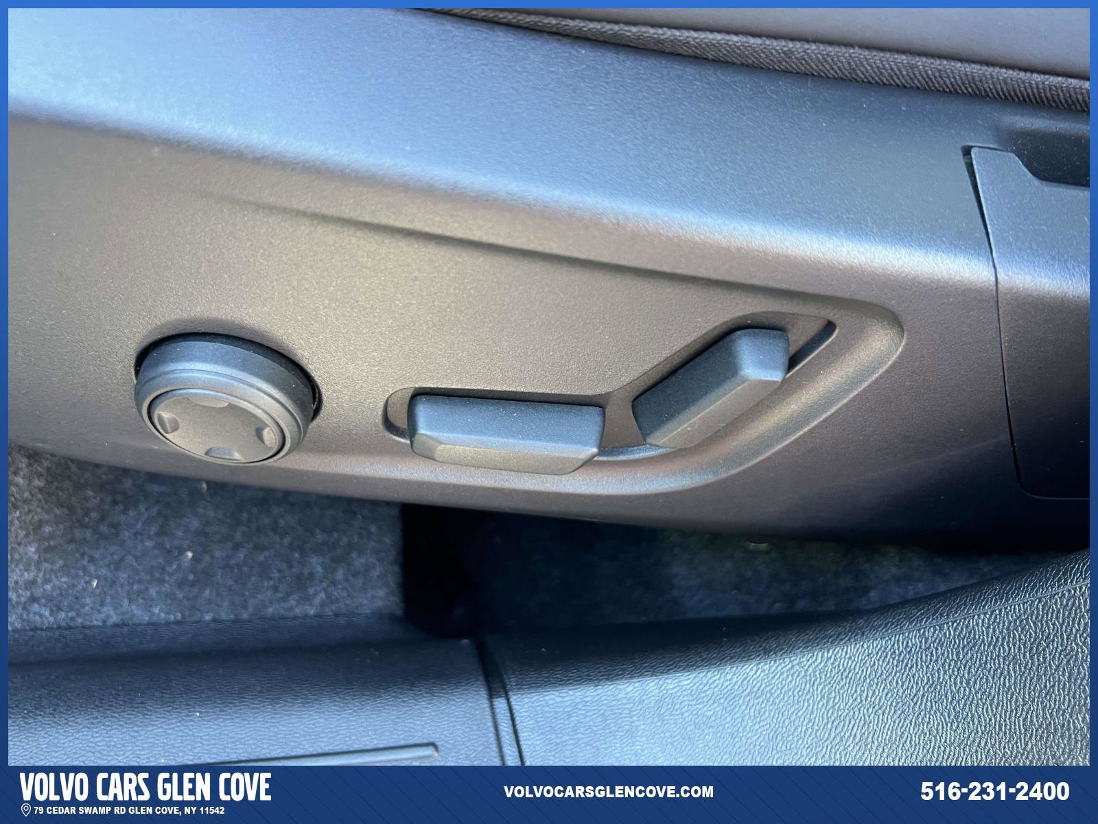 Used 2026 Volvo XC40 B5 Ultra w/ Climate Package image 17