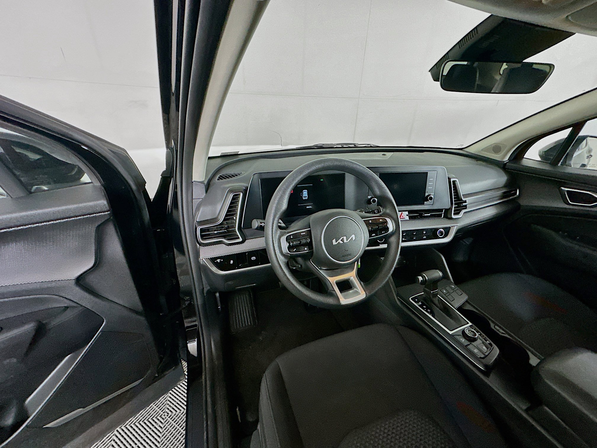 Used 2025 Kia Sportage LX image 18