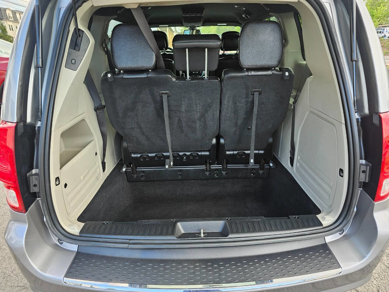 Used 2019 Dodge Grand Caravan SXT image 7