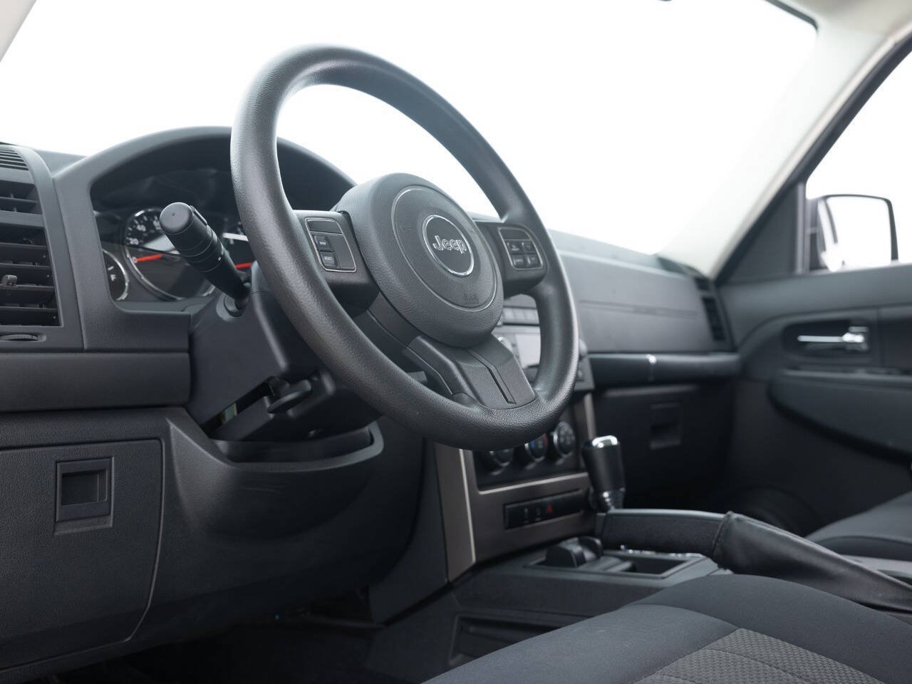 Used 2012 Jeep Liberty Sport AWD/4WD image 25