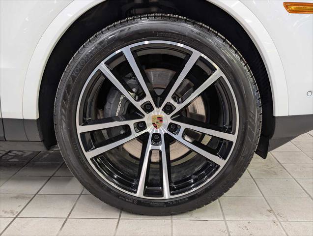 Used 2024 Porsche Cayenne Coupe image 11