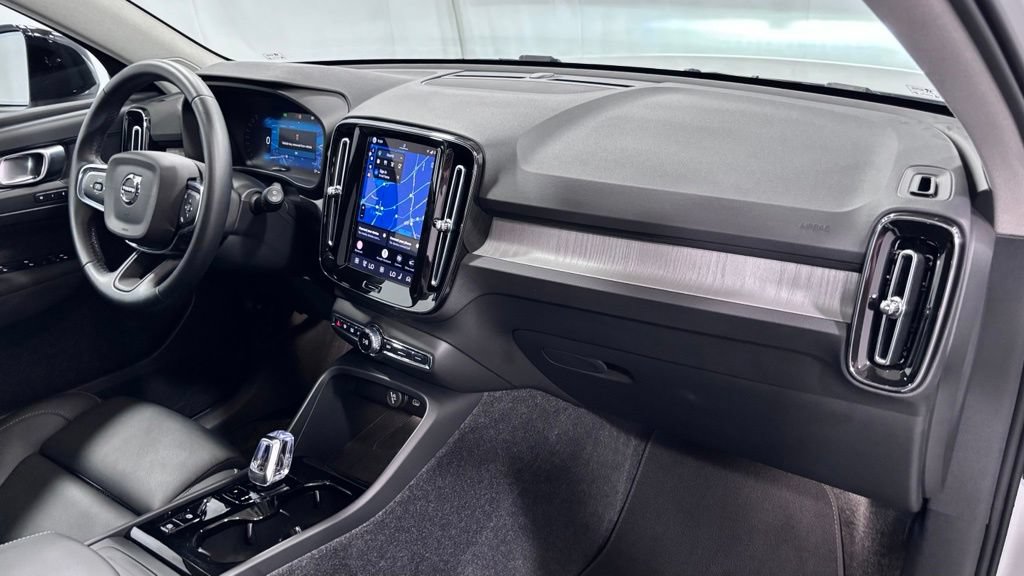 Certified 2026 Volvo XC40 B5 Plus AWD/4WD image 17