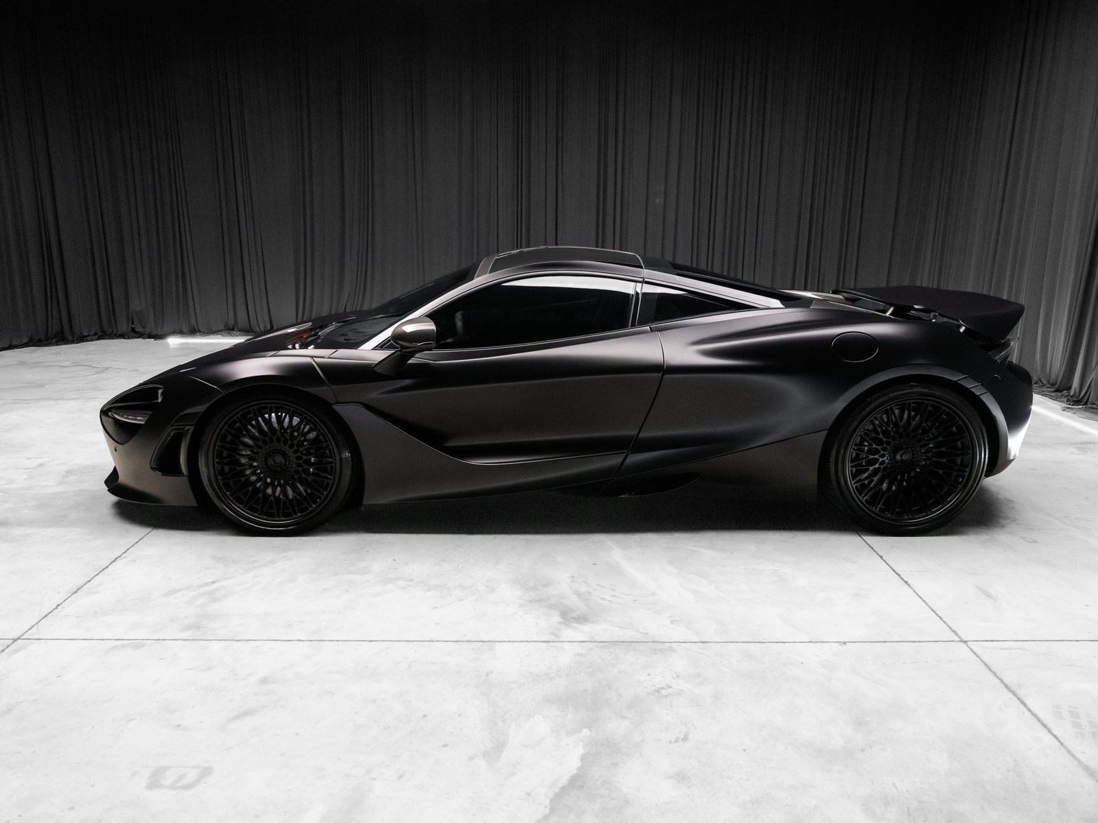 Used 2018 McLaren 720S RWD image 14