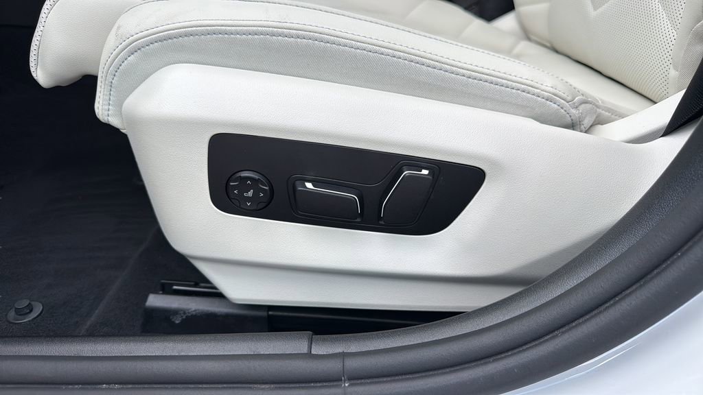 Certified 2026 BMW 530i w/ Premium Package image 15