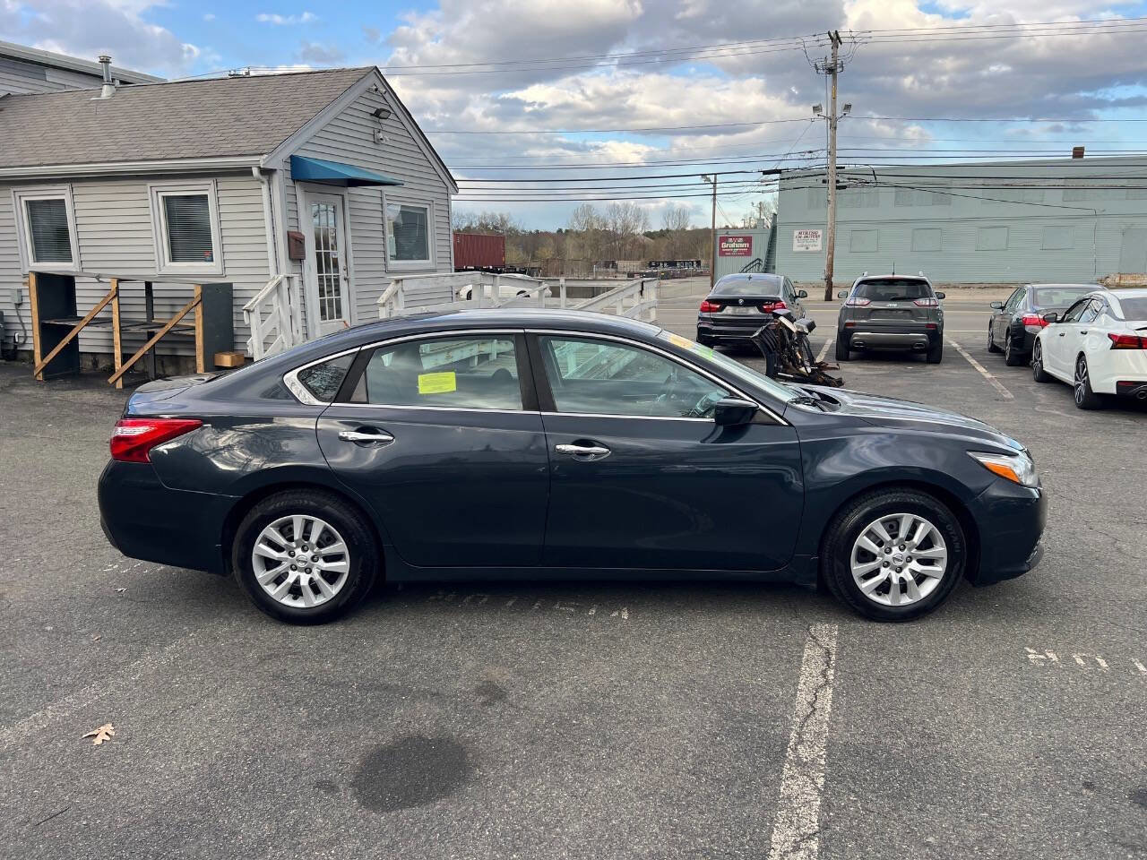 Used 2017 Nissan Altima 2.5 S w/ Power Driver Seat Package FWD image 7
