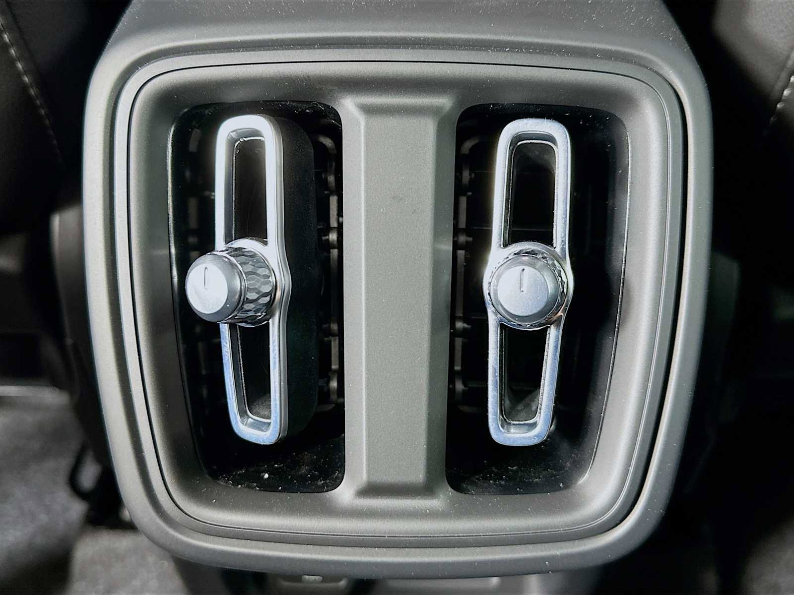 Used 2025 Volvo XC40 B5 Plus w/ Climate Package image 24