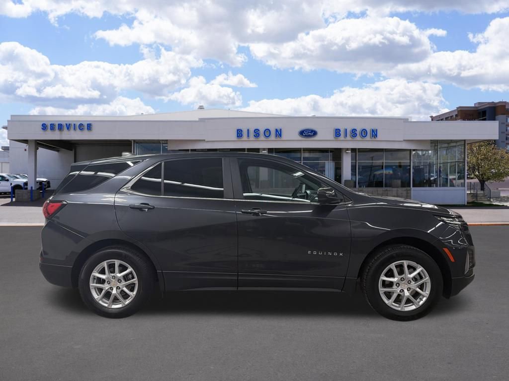 Used 2022 Chevrolet Equinox LT image 2