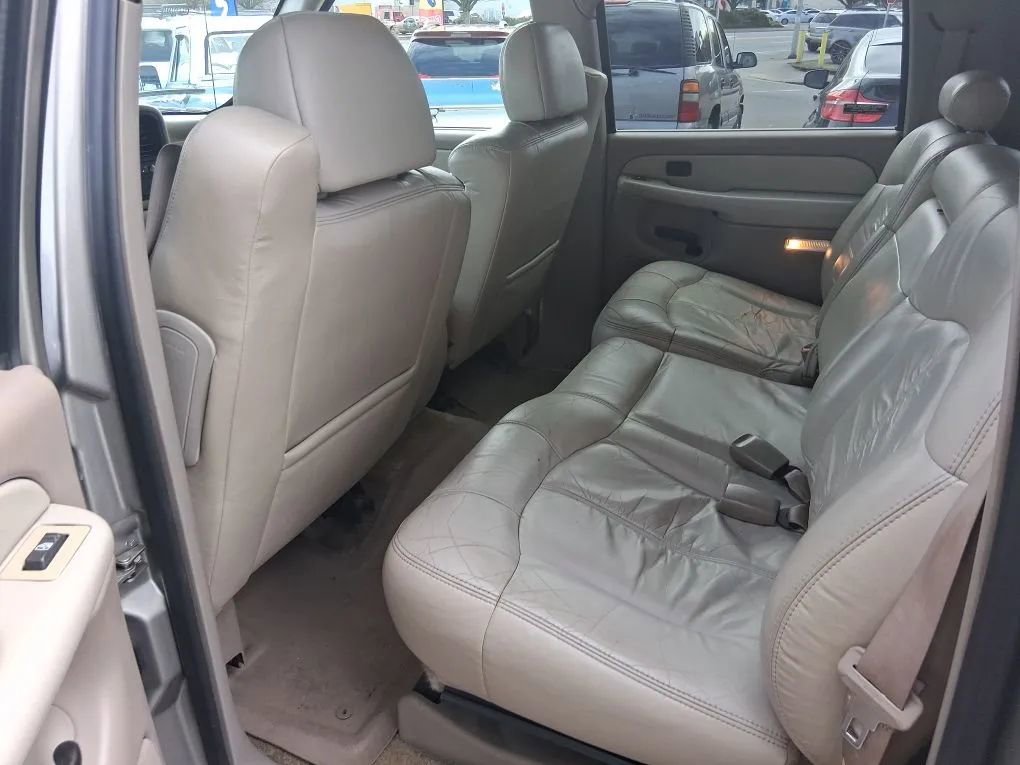 Used 2001 Chevrolet Suburban LT w/ LT Preferred Equipment Group image 11