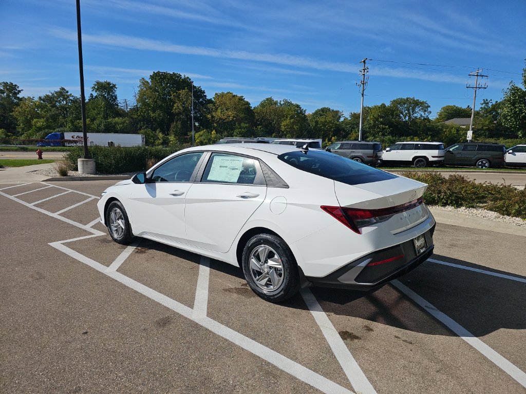 New 2026 Hyundai Elantra SE FWD image 3