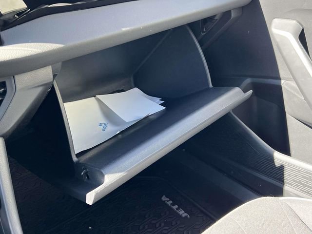 Used 2025 Volkswagen Jetta Sport image 32