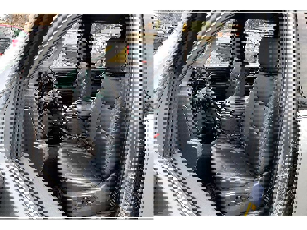 Used 2025 Chevrolet Silverado 3500 LTZ image 27