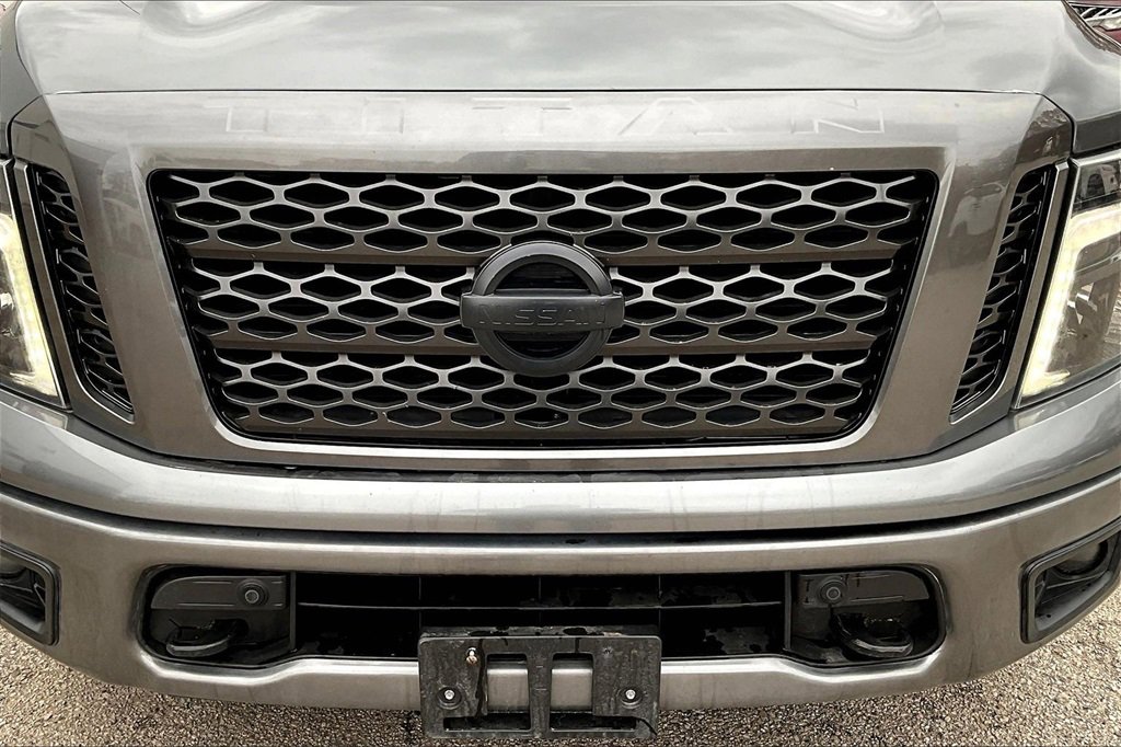 Used 2018 Nissan Titan PRO-4X image 32