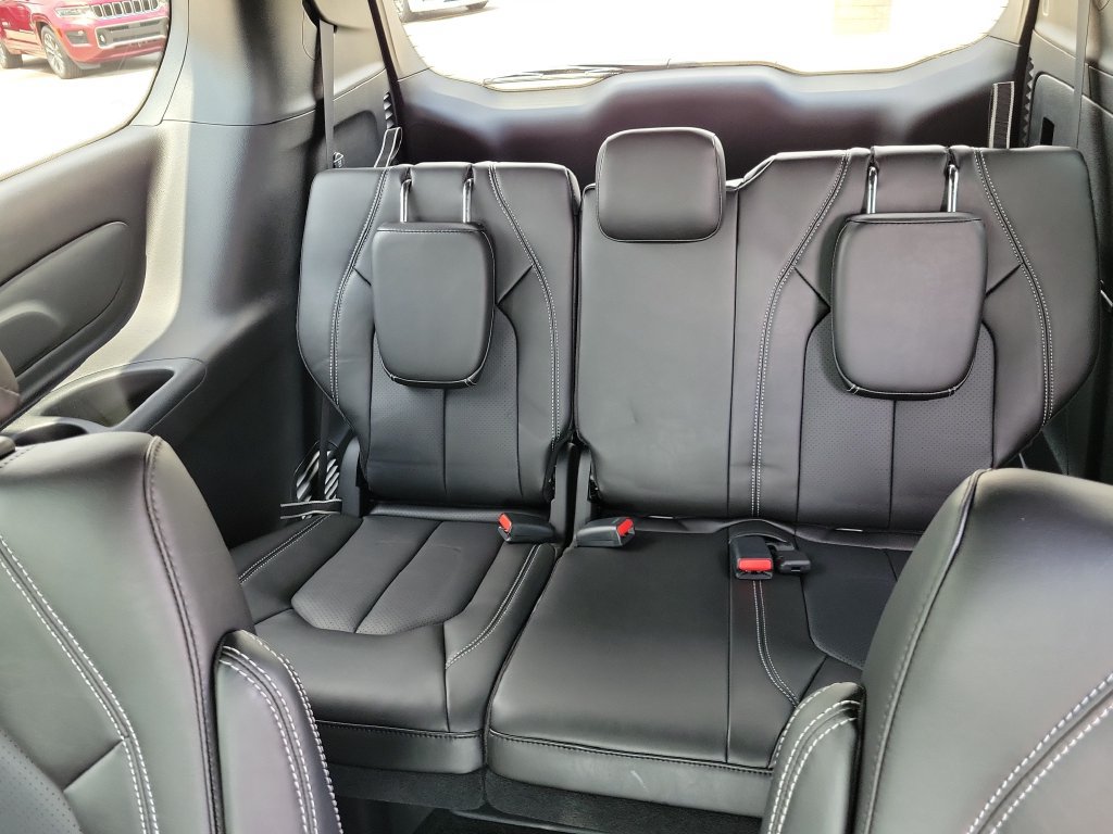New 2027 Chrysler Pacifica LX FWD image 11