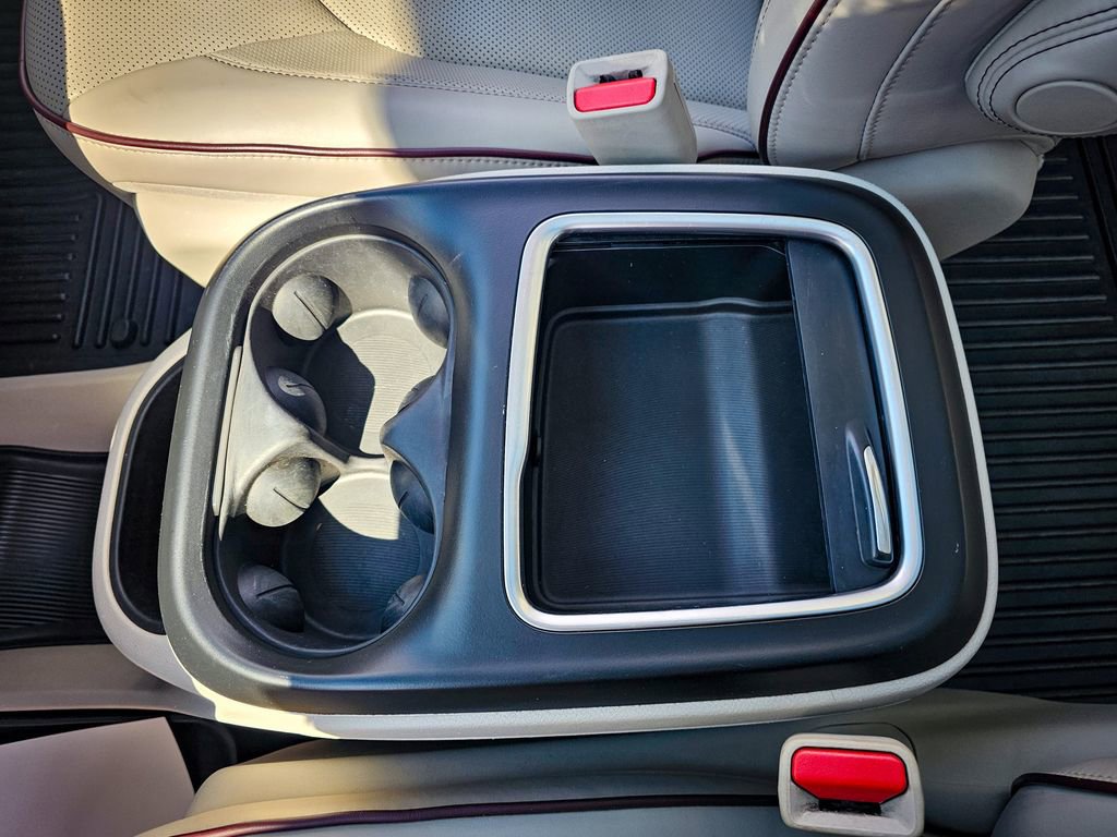 Used 2017 Chrysler Pacifica Limited w/ UConnect Theater Package image 31