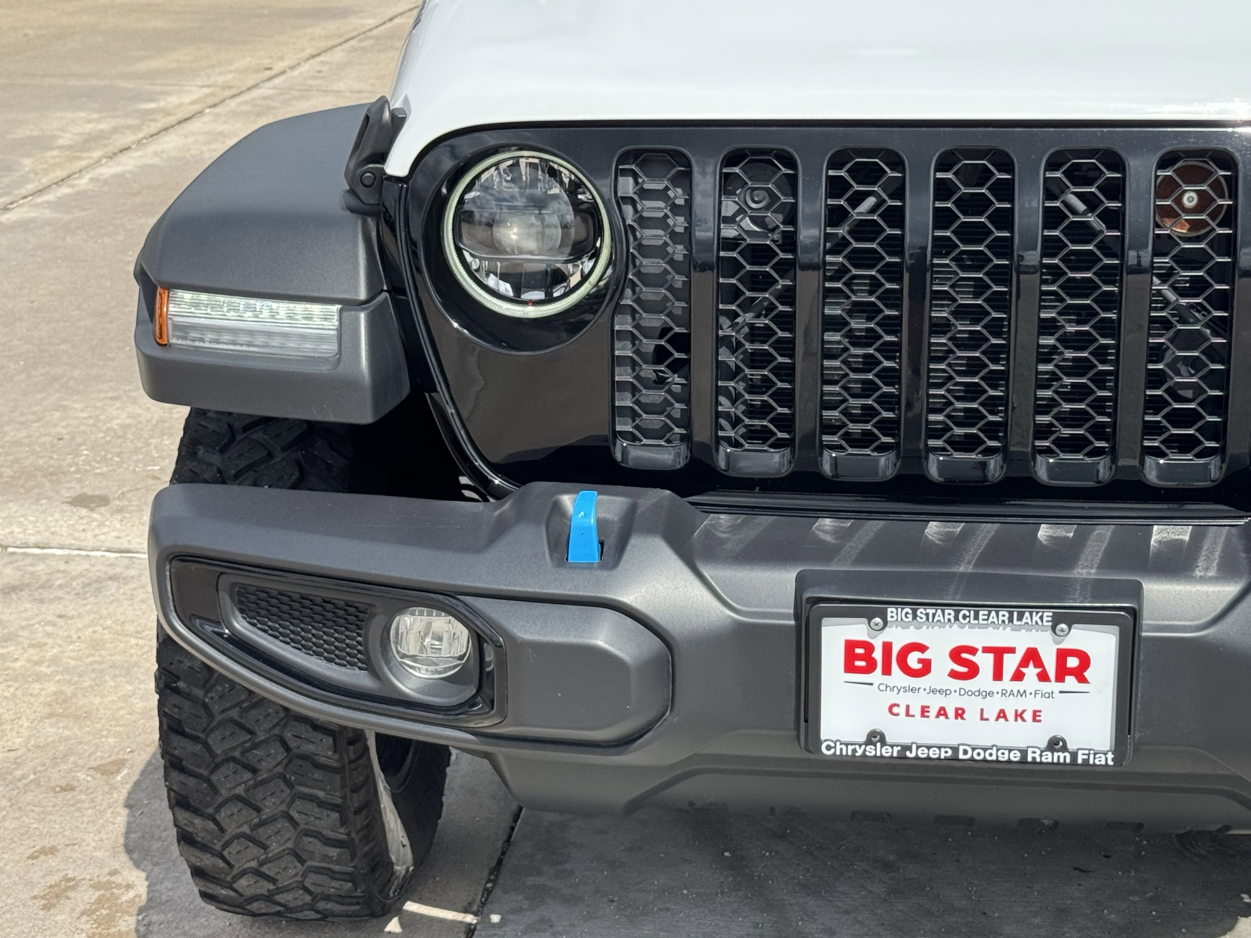 Used 2023 Jeep Wrangler Unlimited w/ Sun & Screen Package image 6