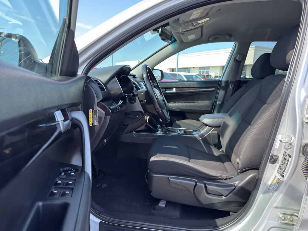 Used 2014 Kia Sorento LX image 9