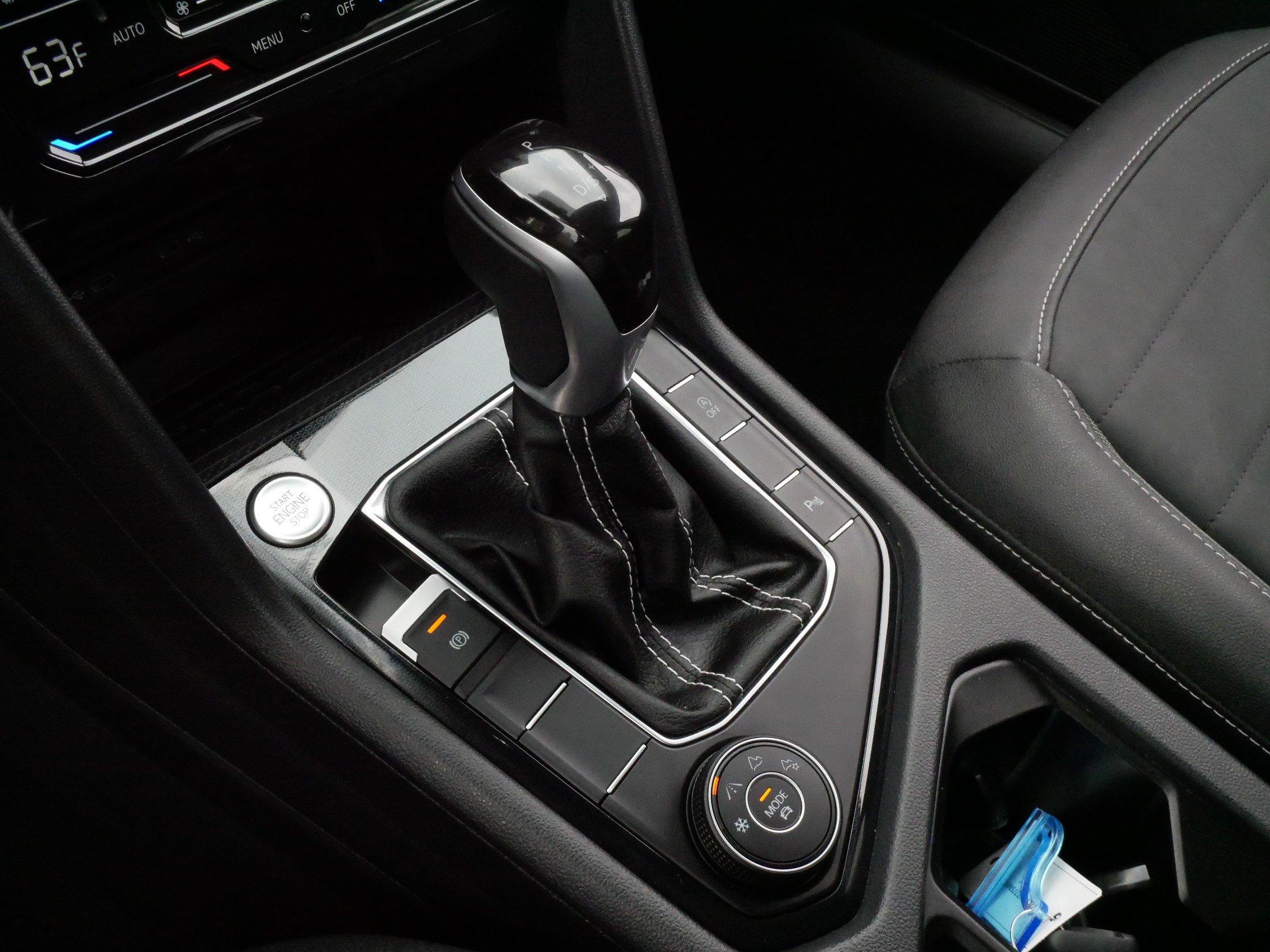 Certified 2025 Volkswagen Taos SE AWD/4WD image 24